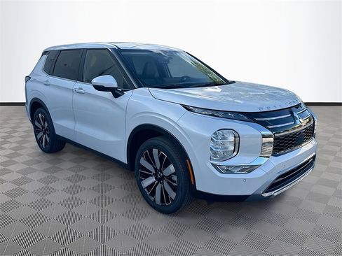 New 2026 Mitsubishi Outlander SE image 3