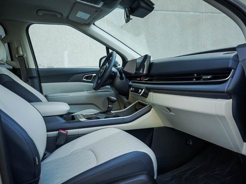 New 2026 Kia Carnival EX image 11