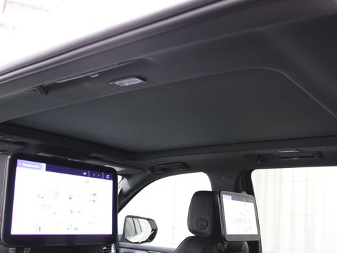 Used 2024 Chevrolet Suburban High Country w/ Advanced Technology Package AWD/4WD image 32