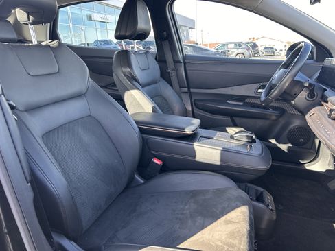 Used 2023 Nissan Ariya FWD image 25