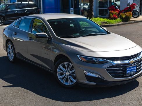 Used 2023 Chevrolet Malibu LT FWD image 2