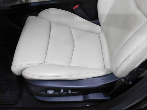 Used 2017 Cadillac XT5 FWD image 26