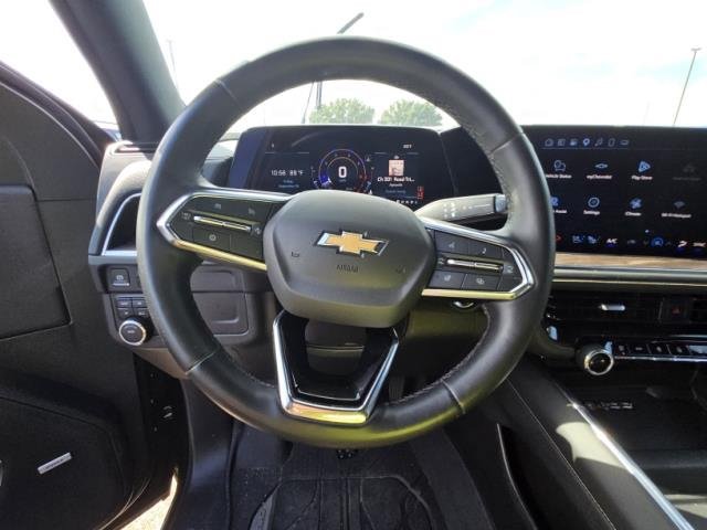 Used 2025 Chevrolet Suburban Premier AWD/4WD image 2