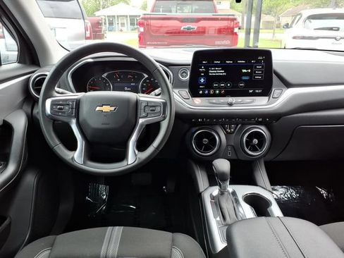 Used 2025 Chevrolet Blazer LT FWD image 19
