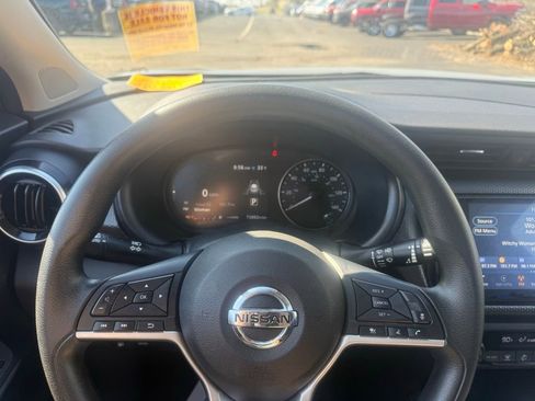 Used 2021 Nissan Kicks SV FWD image 18