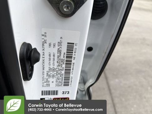 Used 2017 Toyota Tacoma TRD Sport image 26