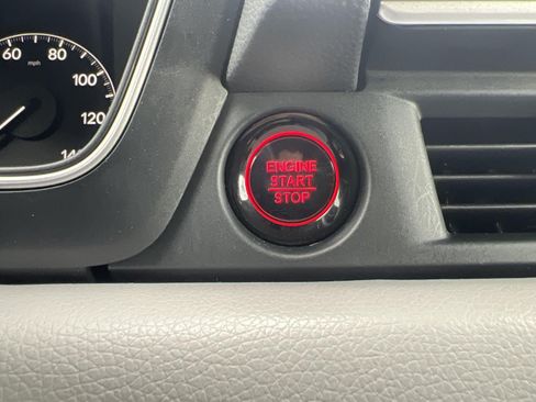 Used 2023 Honda Pilot LX image 19