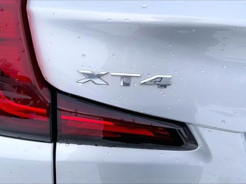 Used 2019 Cadillac XT4 Luxury w/ Cold Weather Package image 7