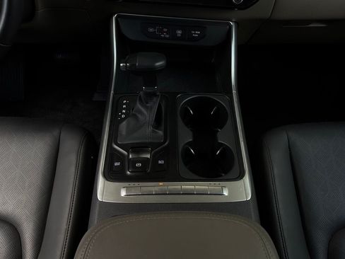 Used 2026 Kia Carnival FWD image 16