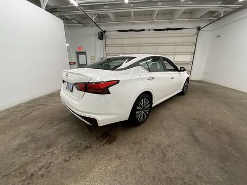 Used 2025 Nissan Altima 2.5 SV FWD image 6