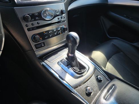 Used 2015 INFINITI Q40 w/ Moonroof Package RWD image 14