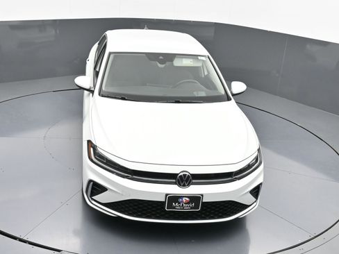 Used 2025 Volkswagen Jetta S image 28