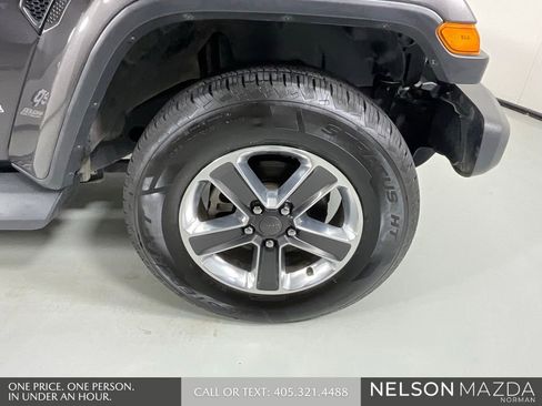 Used 2019 Jeep Wrangler Unlimited Sahara w/ Safety Group AWD/4WD image 10