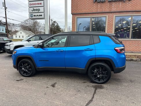 Used 2024 Jeep Compass Latitude w/ Convenience Group image 3