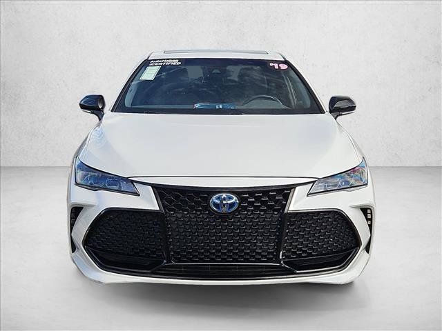 Used 2019 Toyota Avalon XSE FWD image 2