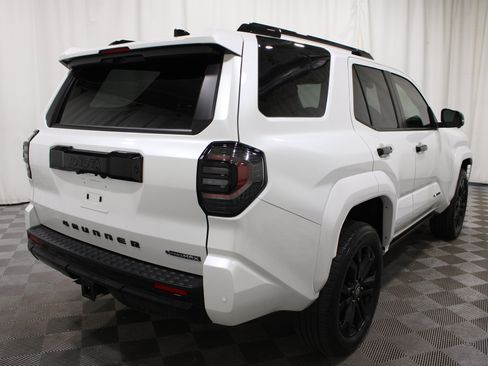 Used 2025 Toyota 4Runner Platinum AWD/4WD image 30