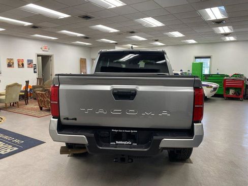 Used 2025 Toyota Tacoma TRD Off-Road image 17