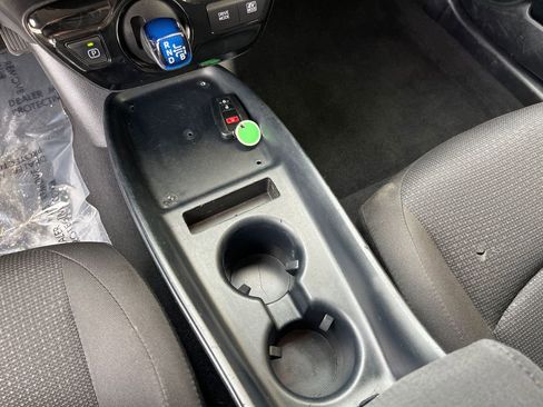 Used 2022 Toyota Prius LE image 14