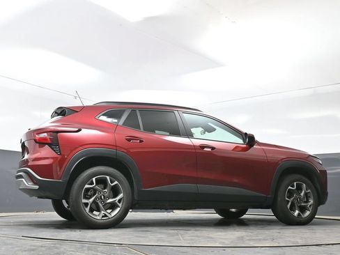 Used 2025 Chevrolet Trax LT FWD image 51