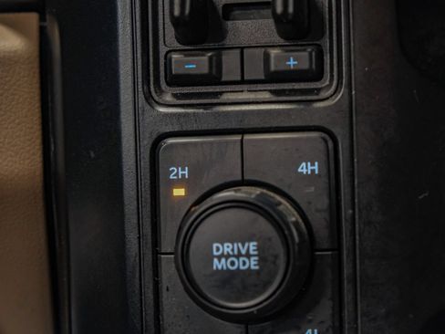 Used 2024 Ford F350 Lariat w/ Lariat Ultimate Package AWD/4WD image 29