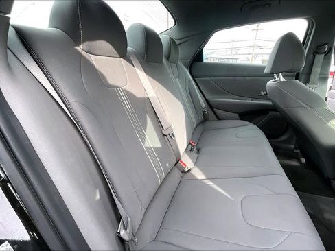 Used 2021 Hyundai Elantra SEL image 18