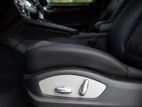 Certified 2019 Porsche Macan AWD/4WD image 22