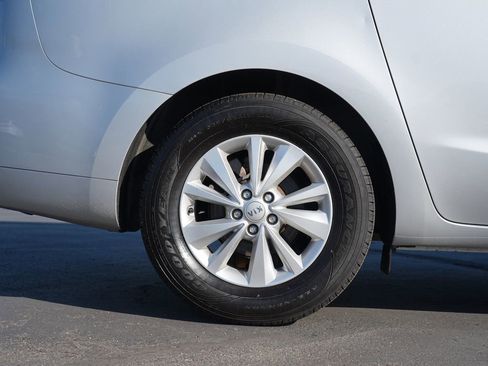 Used 2018 Kia Sedona L FWD image 11
