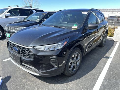Used 2025 Ford Escape ST-Line AWD/4WD image 2
