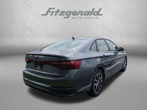 Used 2025 Volkswagen Jetta SE FWD image 6