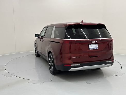Used 2023 Kia Carnival EX FWD image 3