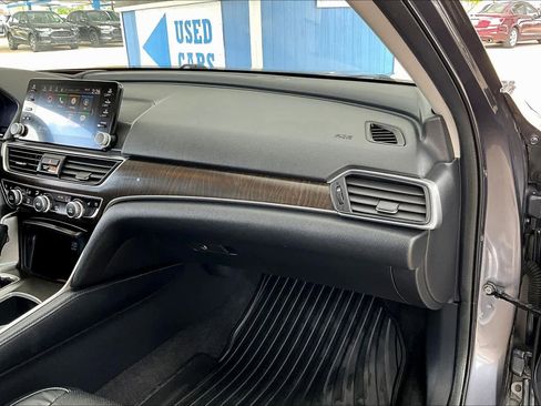 Used 2018 Honda Accord Touring image 19