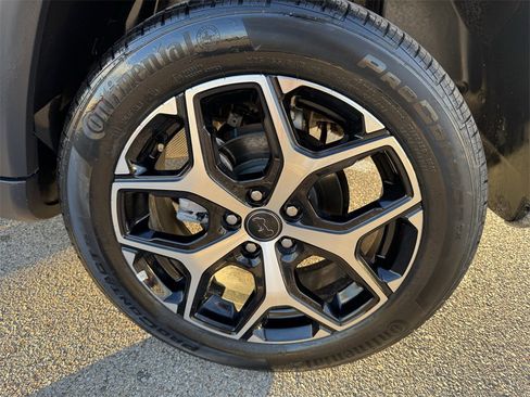 Used 2025 Jeep Compass Limited image 7