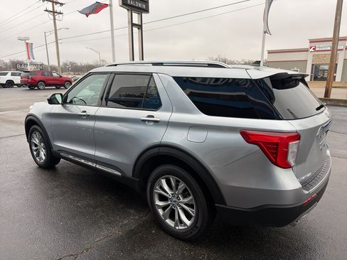 Used 2023 Ford Explorer Limited image 6