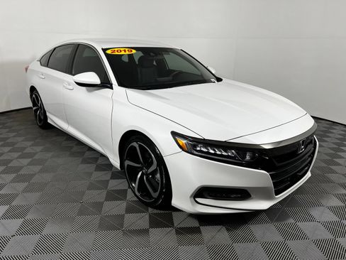 Used 2019 Honda Accord Sport image 3