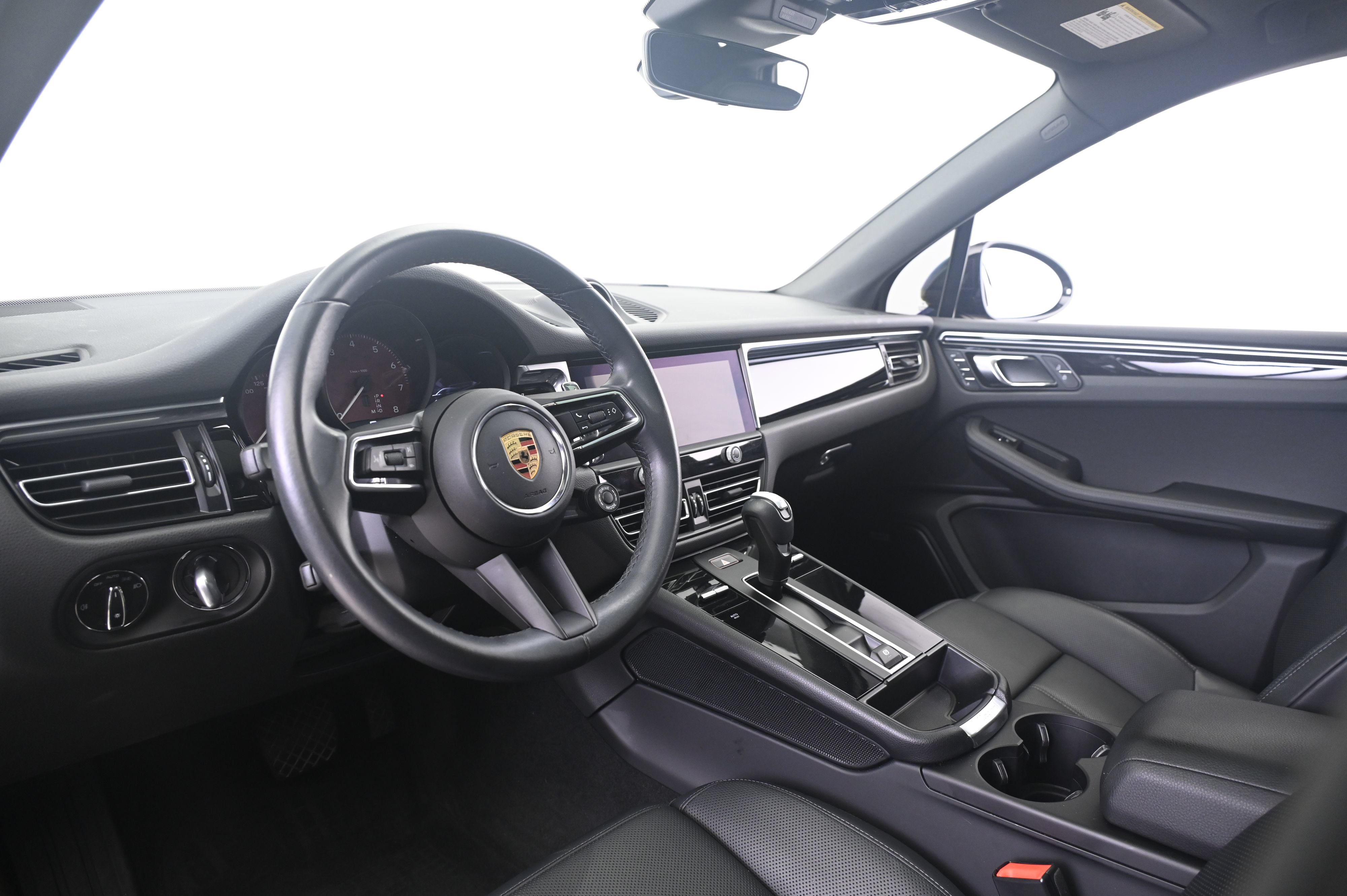 Certified 2023 Porsche Macan S AWD/4WD image 28