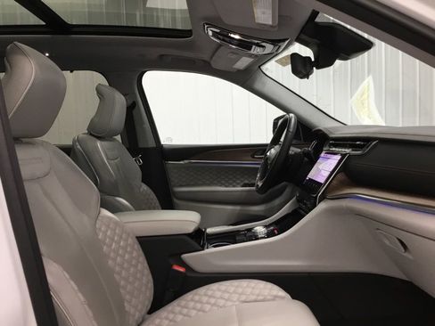 Used 2021 Jeep Grand Cherokee L Summit w/ Advanced Protech Group IV AWD/4WD image 28