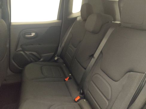 Used 2021 Jeep Renegade Latitude w/ Convenience Group AWD/4WD image 18