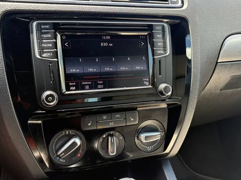 Used 2016 Volkswagen Jetta Sport FWD image 20