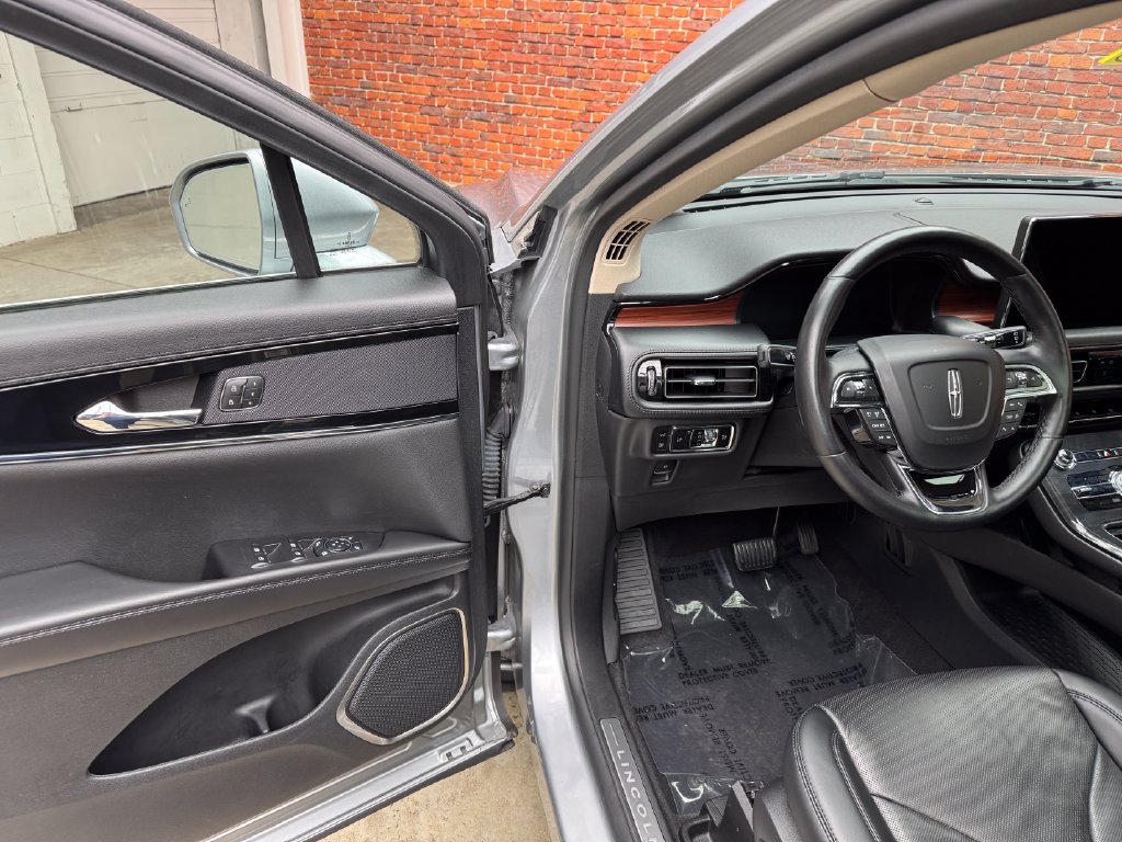 Used 2023 Lincoln Nautilus Reserve AWD/4WD image 10