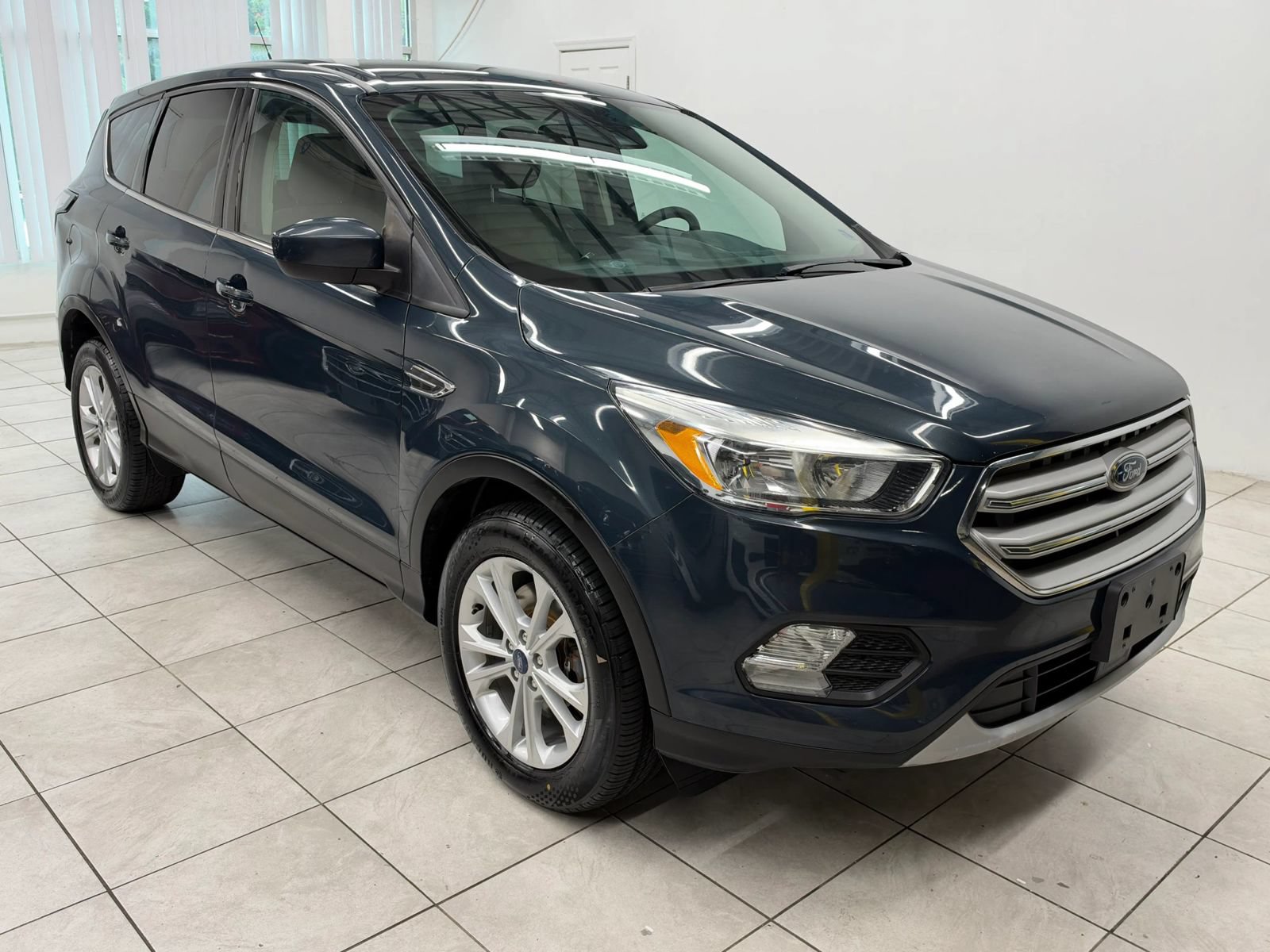 Used 2019 Ford Escape SE AWD/4WD image 1