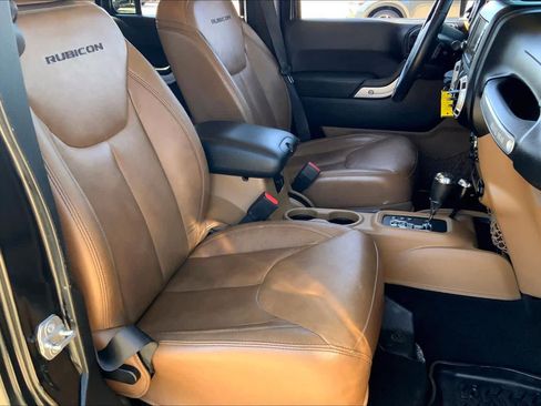 Used 2014 Jeep Wrangler Unlimited Rubicon w/ Connectivity Group image 9