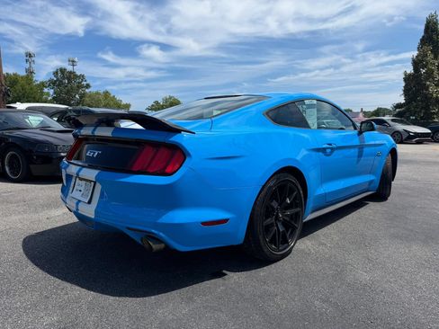 Used 2017 Ford Mustang GT RWD image 3