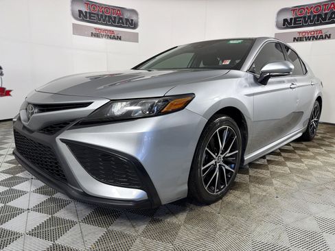 Used 2023 Toyota Camry SE FWD image 7