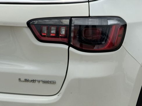 Used 2018 Jeep Compass Limited AWD/4WD image 11