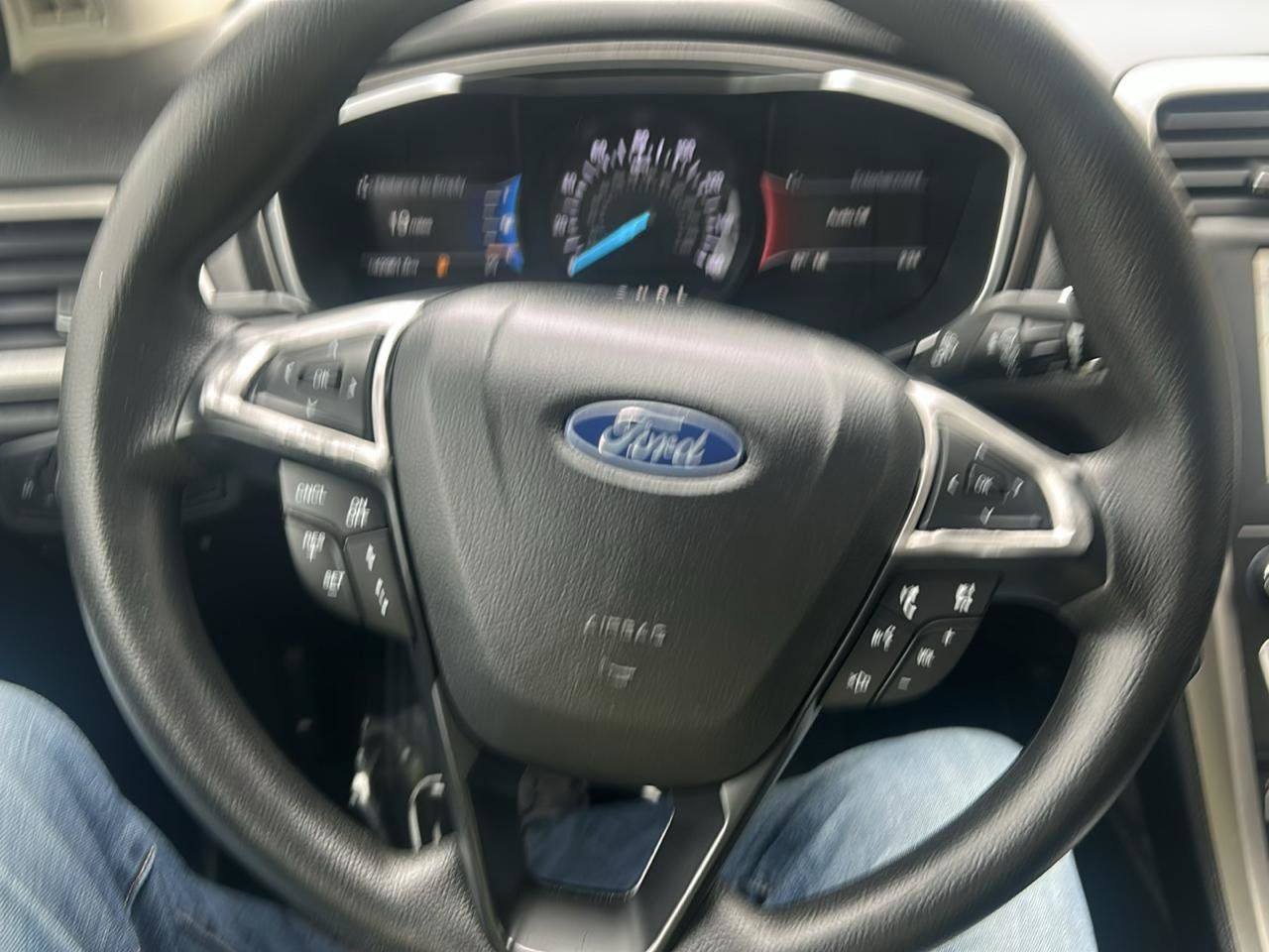 Used 2020 Ford Fusion SE FWD image 19