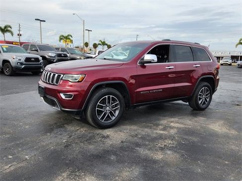 Used 2018 Jeep Grand Cherokee Limited w/ Luxury Group II image 3