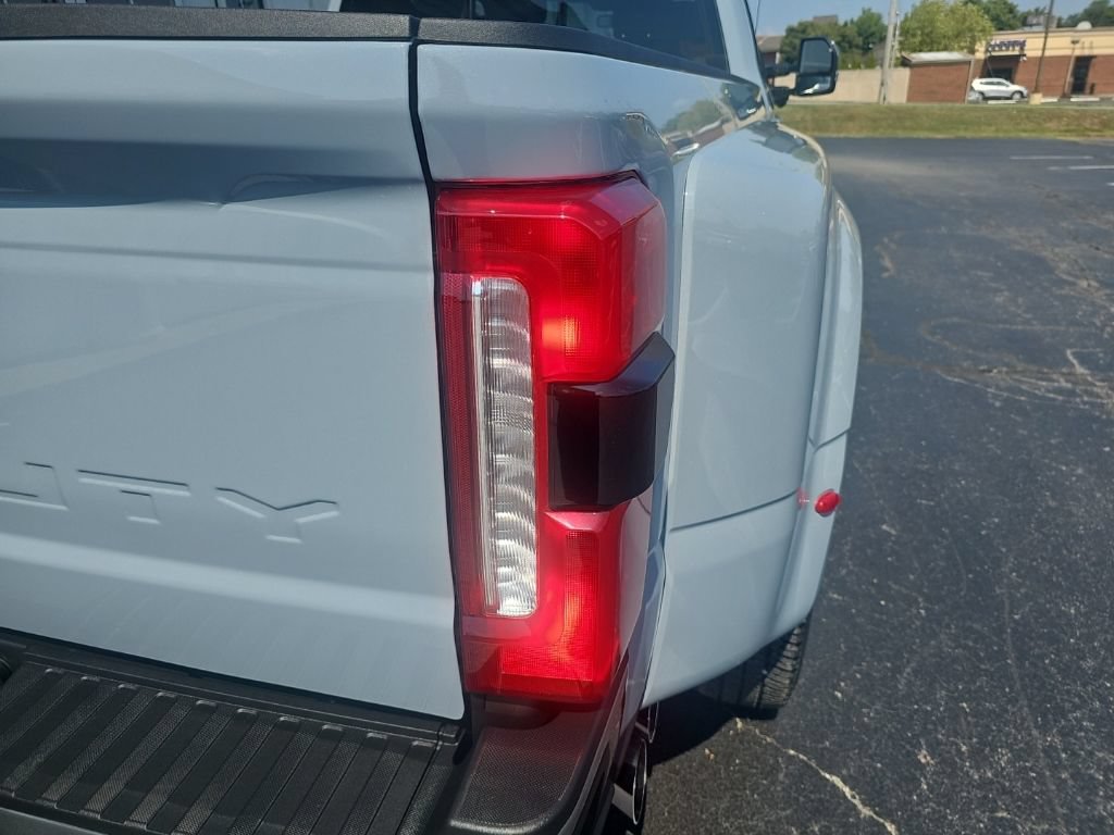 New 2027 Ford F350 Lariat w/ Lariat Ultimate Package AWD/4WD image 6