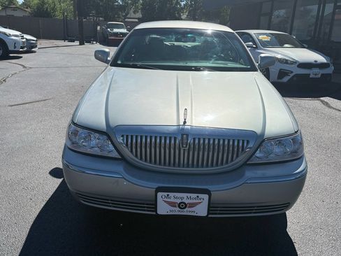 Used 2007 Lincoln Town Car Signature RWD image 12