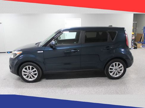 Used 2019 Kia Soul + image 6