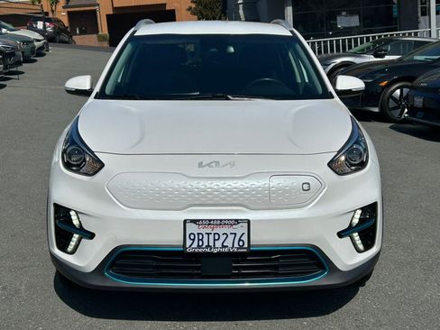 Used 2022 Kia Niro EX FWD image 2